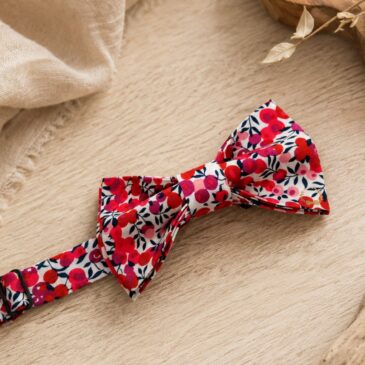 Noeud papillon pour homme Liberty wiltshire fuchsia pink, rouge et bleu marine, mariage, made in France, fabriqué en Occitanie