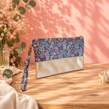 pochette à main mariée, demoiselle d'honneur, invité mariage Liberty alicia bell cassis bleu mauve, mariage, made in France, fabriqué en Occitanie