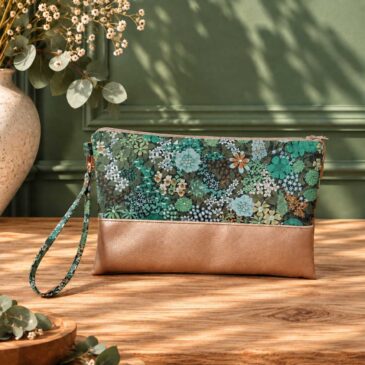 pochette à main mariée, demoiselle d'honneur, invité mariage Liberty cviara botanique vert et cuivre, mariage, made in France, fabriqué en Occitanie