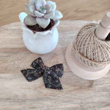 Barrette « luxe » en Liberty Erica Noir
