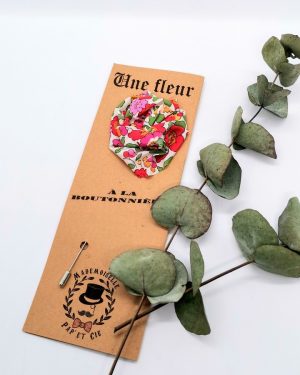 Boutonnière en Liberty Betsy Grenadine
