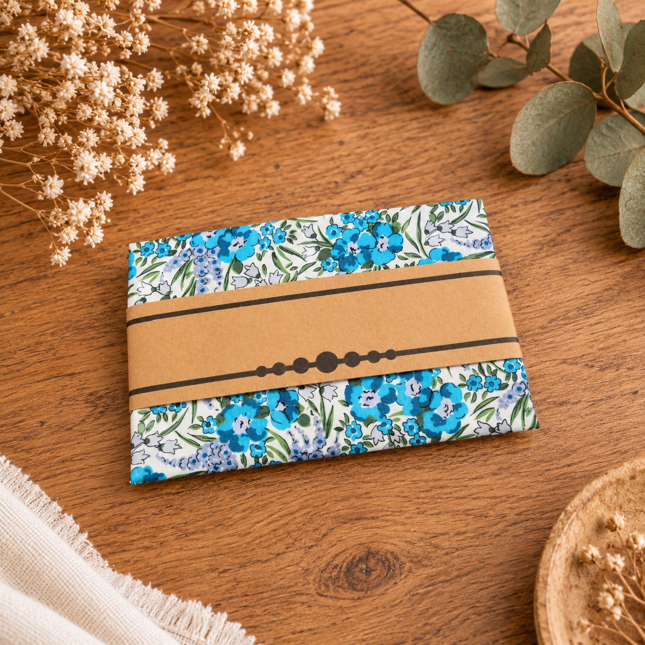 mademoiselle-pap-et-cie-made-in-france-pochette-costume-homme-liberty-swirling-petal-bleu (1)