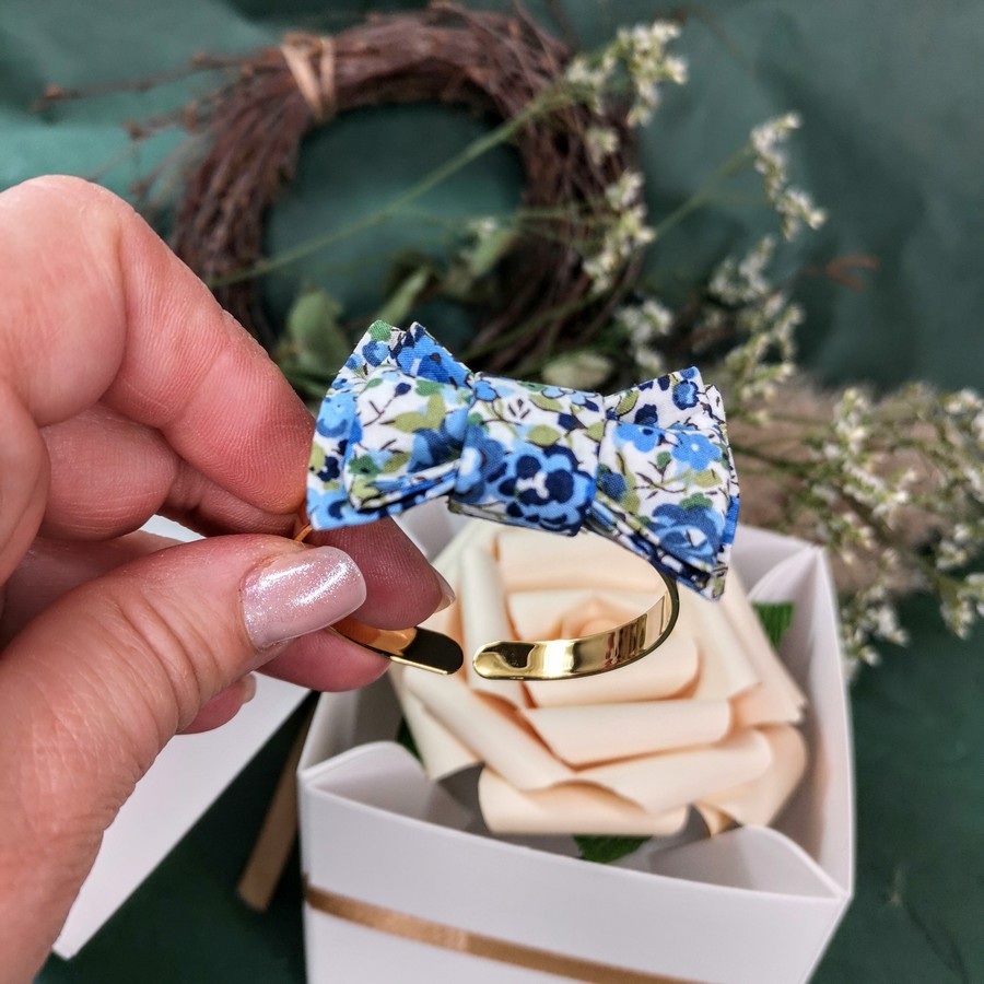 mademoiselle-pap-et-cie-collaboration-origami-bracelet-jonc-or-fin-noeud-papillon-demoiselle-honneur-fete-des-meres-liberty-emma-and-georgina (42)