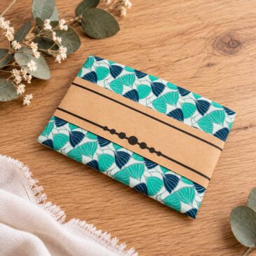 pochette costume homme mariage cérémonie, made in France en Liberty of London deco wings bleu