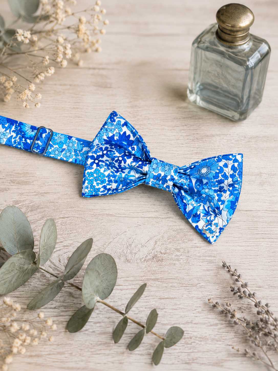 mademoiselle-pap-et-cie-made-in-france-accessoires-mariage-noeud-papillon-liberty-of-london-margaret-annie-lazuli Noeud papillon pour homme Liberty Margaret Annie Lazuli, bleu et turquoise, mariage, made in France, fabriqué en Occitanie