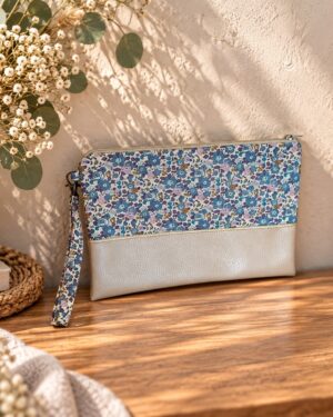 pochette à main mariée, demoiselle d'honneur, invité mariage Liberty betsy ann figue, mauve et bleu mariage, made in France, fabriqué en Occitanie