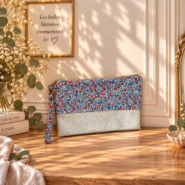 pochette à main mariée, demoiselle d'honneur, invité mariage Liberty emilia's flower duc de berry, bleu rouge,mariage, made in France, fabriqué en Occitanie