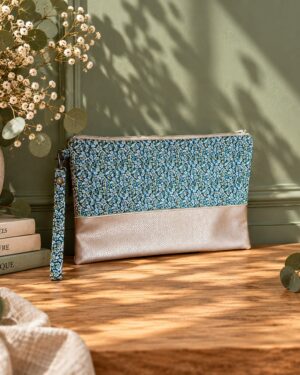 pochette à main mariée, demoiselle d'honneur, invité mariage Liberty pepper bleu vert mariage, made in France, fabriqué en Occitanie
