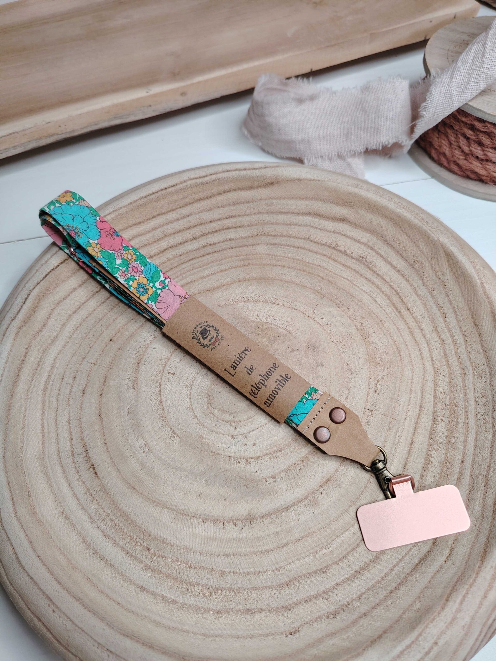 mademoiselle-pap-et-cie-mariage-accessoire-laniere-telephone-accessoire-smartphone-liberty-of-london-meadow-song (23)