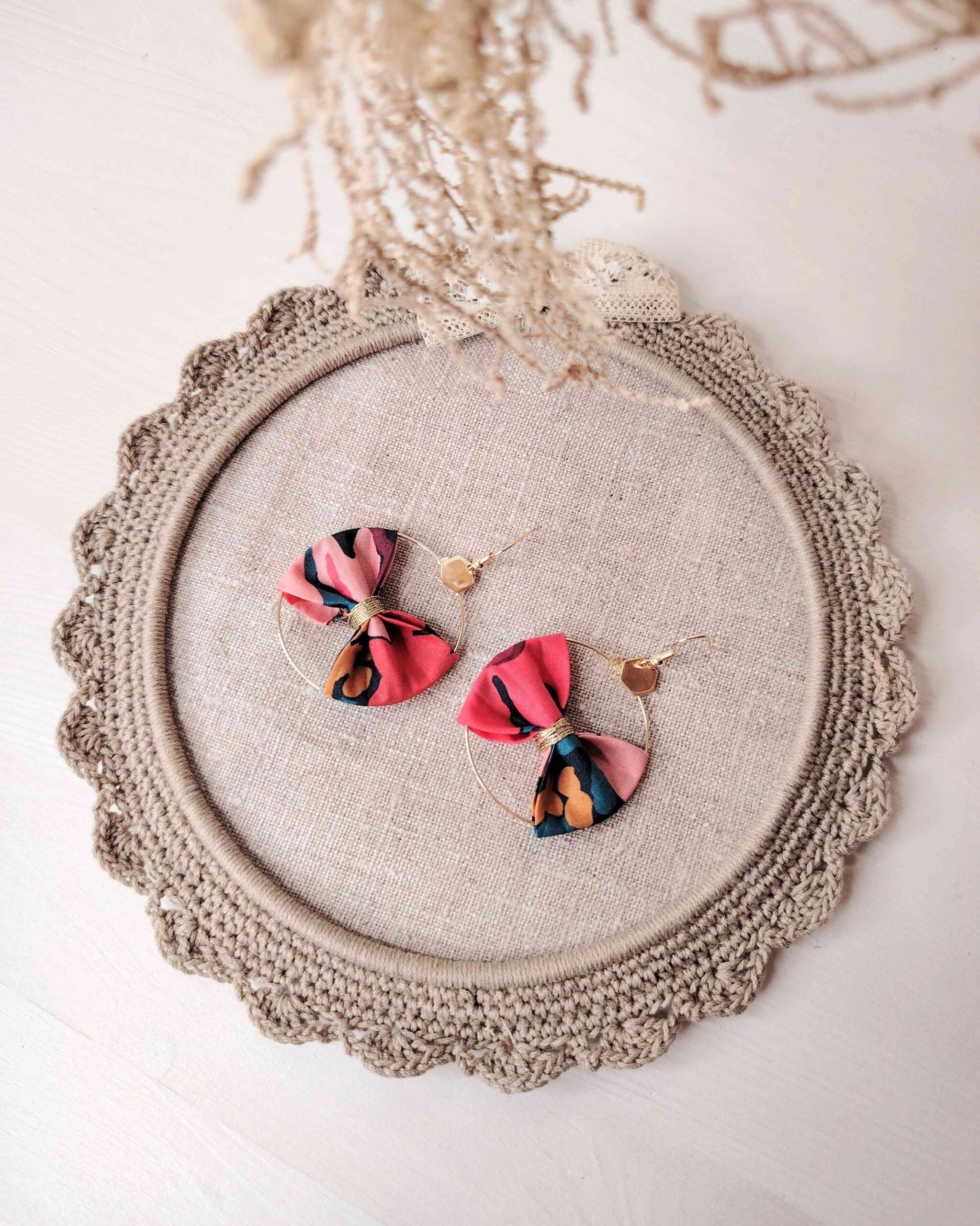 mademoiselle-pap-et-cie-mariage-boucles-oreille-créoles-la-mariée-demoiselles-d-honneur-bijoux-précieux-made-in-france-liberty-of-london-alison-lewis-rasberry (79)