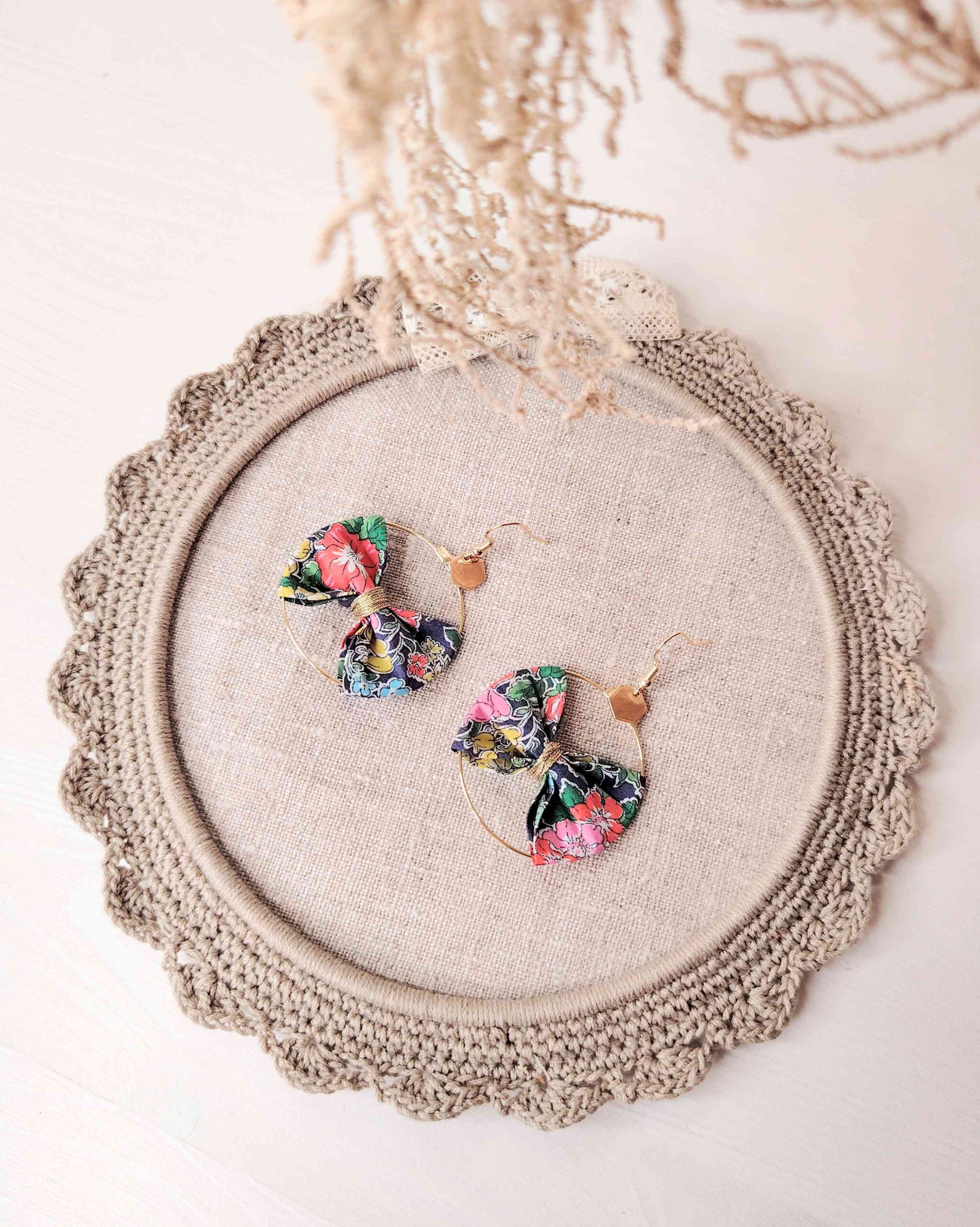 mademoiselle-pap-et-cie-mariage-boucles-oreille-créoles-la-mariée-demoiselles-d-honneur-bijoux-précieux-made-in-france-liberty-of-london-clare-rich-navy (84)
