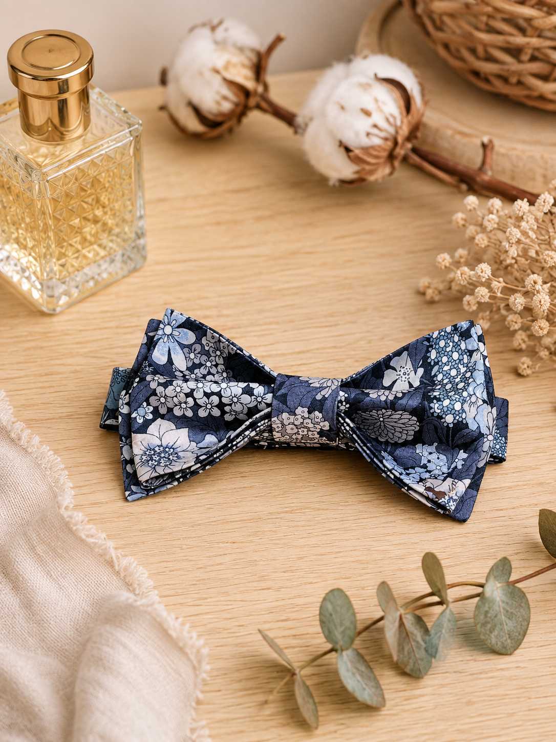 Noeud papillon pour homme Liberty ciara ciel etoilée, bleu marine et argent, mariage, made in France, fabriqué en Occitanie