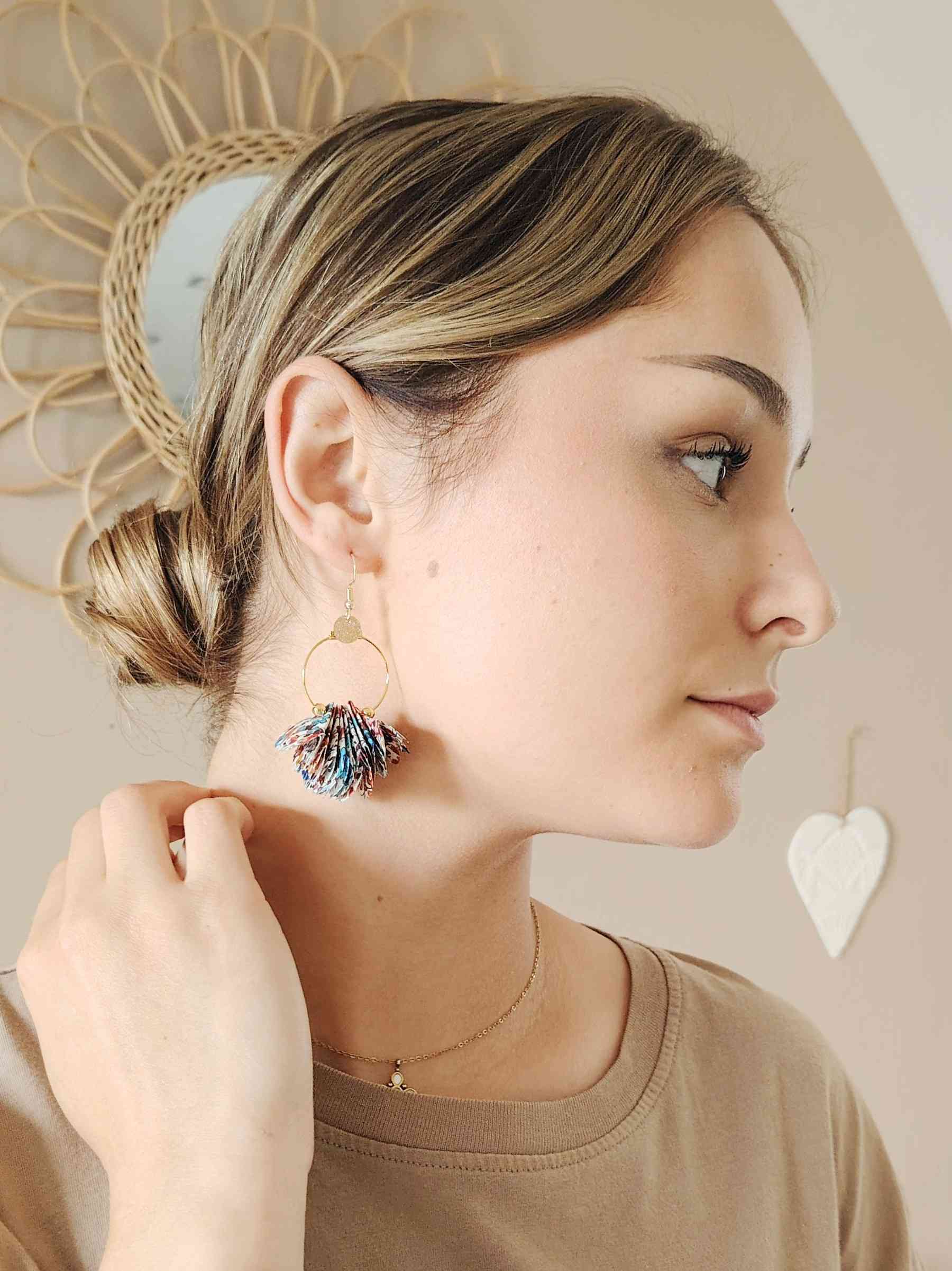 mademoiselle-pap-et-cie-mariage-accessoires-mariée-demoiselle-honneur-boucles-oreilles-made-in-france-liberty-of-london-emma-and-georgina-chesnut (28)