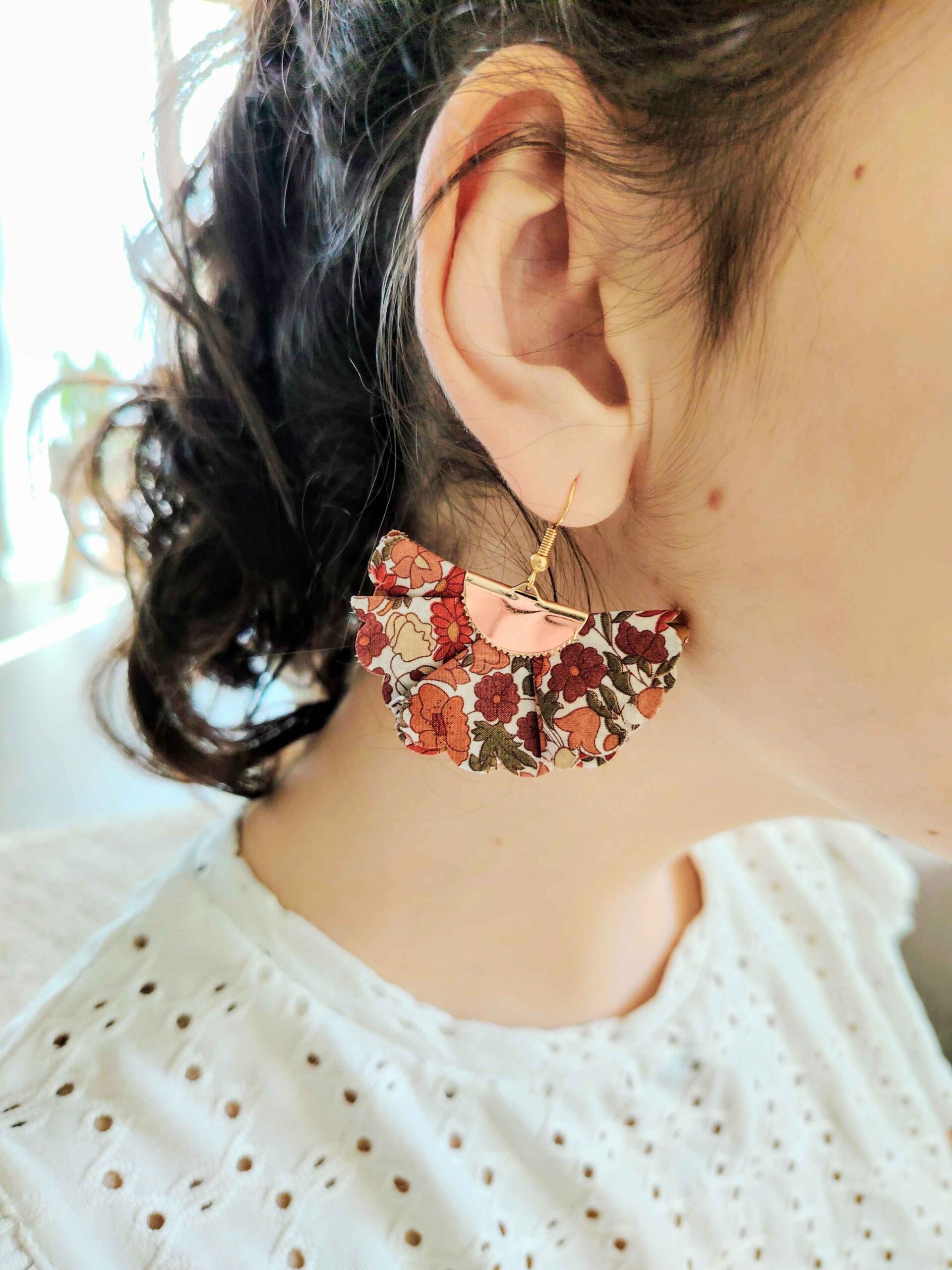 mademoiselle-pap-et-cie-bijoux-mariage-la-mariee-demoiselle-honneur-boucles-oreilles-liberty-of-london-poppy-and-daisy-forest-noisette (25)