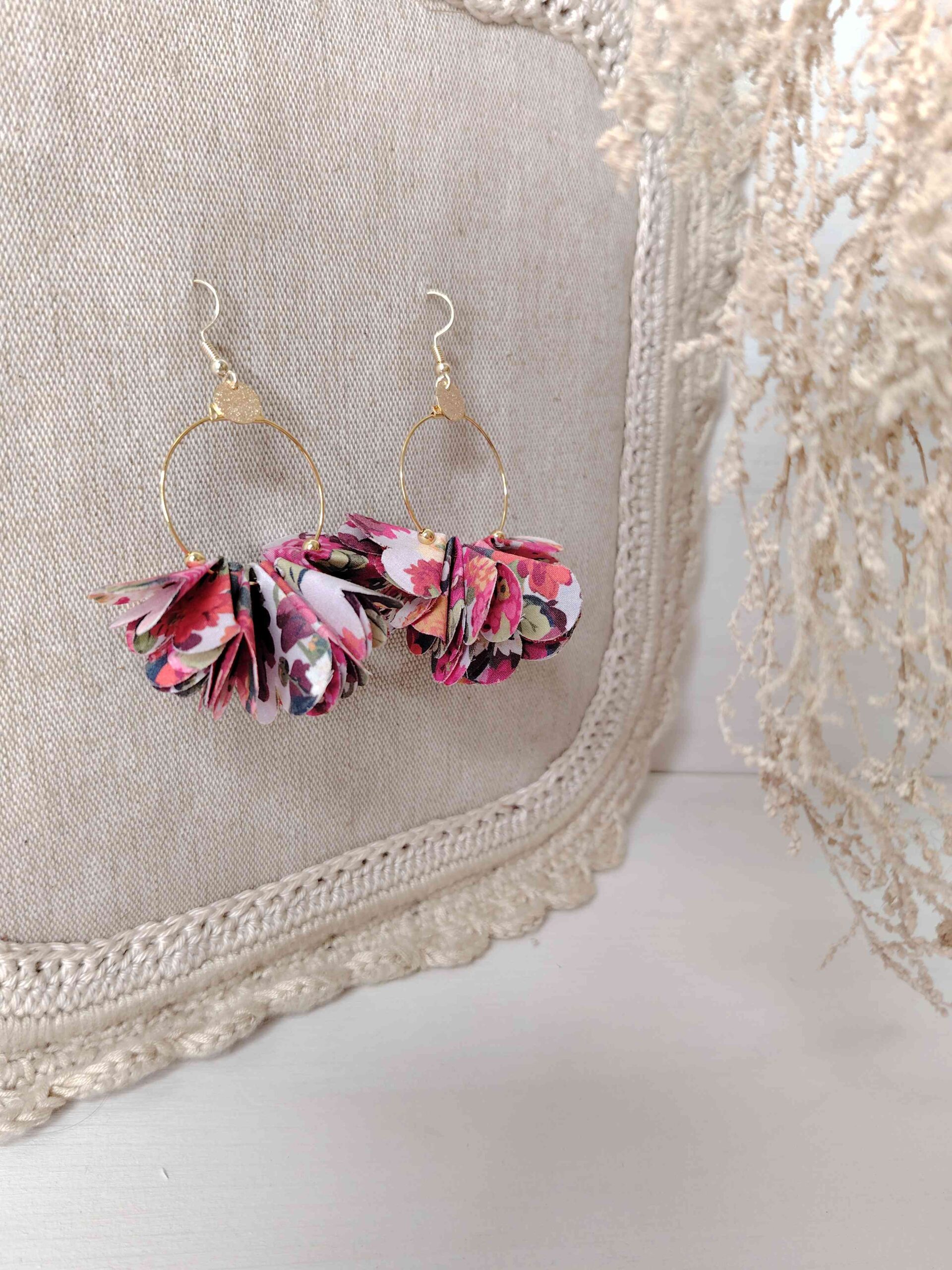 mademoiselle-pap-et-cie-mariage-boucles-oreille-fleur-la-mariée-demoiselles-d-honneur-bijoux-précieux-made-in-france-liberty-of-london-chatsworth-summer (153)
