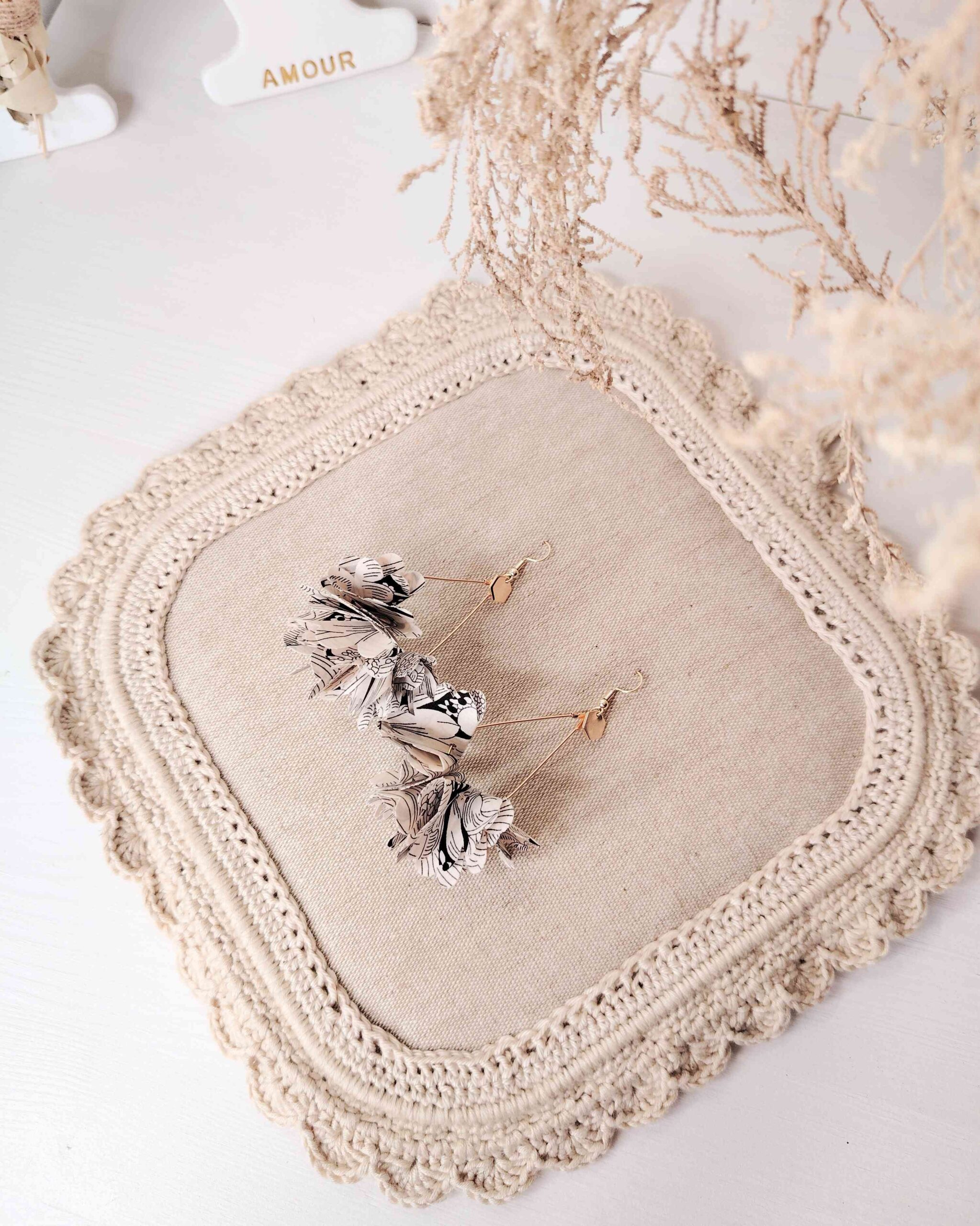 mademoiselle-pap-et-cie-mariage-boucles-oreille-gouttes-la-mariée-demoiselles-d-honneur-bijoux-précieux-made-in-france-liberty-of-london-english-bloom-noir (136)