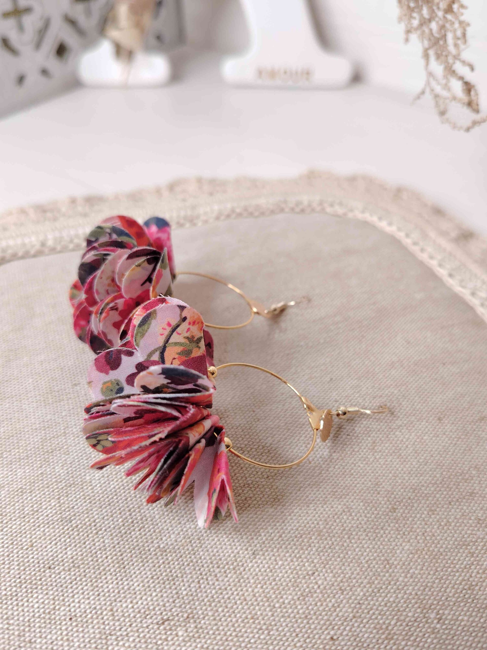 mademoiselle-pap-et-cie-mariage-boucles-oreille-fleur-la-mariée-demoiselles-d-honneur-bijoux-précieux-made-in-france-liberty-of-london-chatsworth-summer (155)