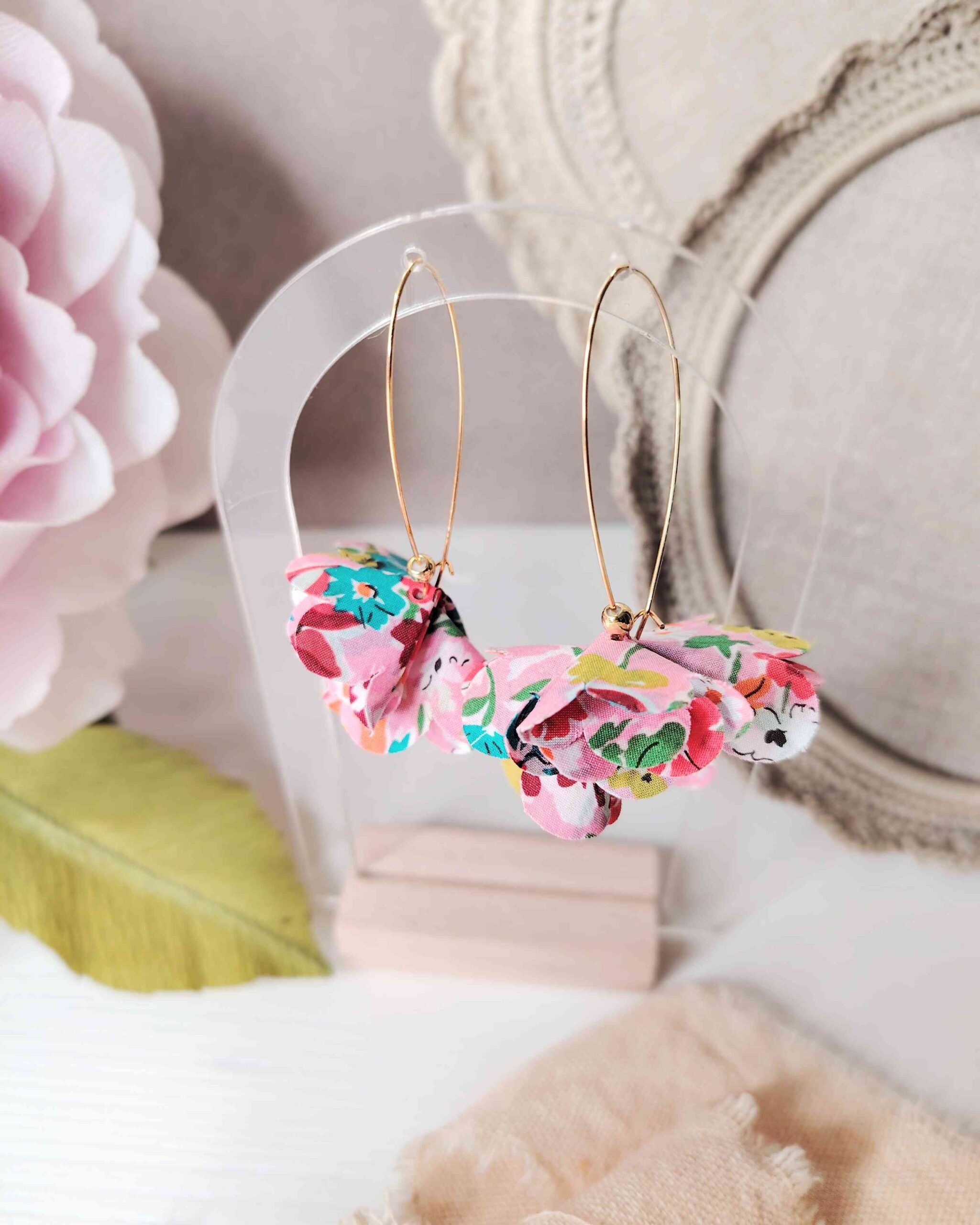 mademoiselle-pap-et-cie-mariage-accessoires-mariée-demoiselle-honneur-boucles-oreilles-petals-made-in-france-liberty-of-london-California-bloom-bougainvillier (10)