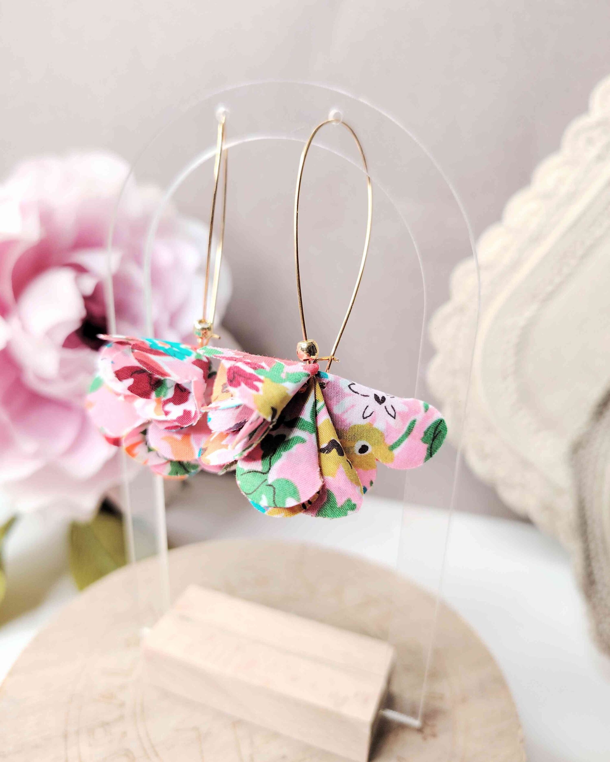 mademoiselle-pap-et-cie-mariage-accessoires-mariée-demoiselle-honneur-boucles-oreilles-petals-made-in-france-liberty-of-london-California-bloom-bougainvillier (5)