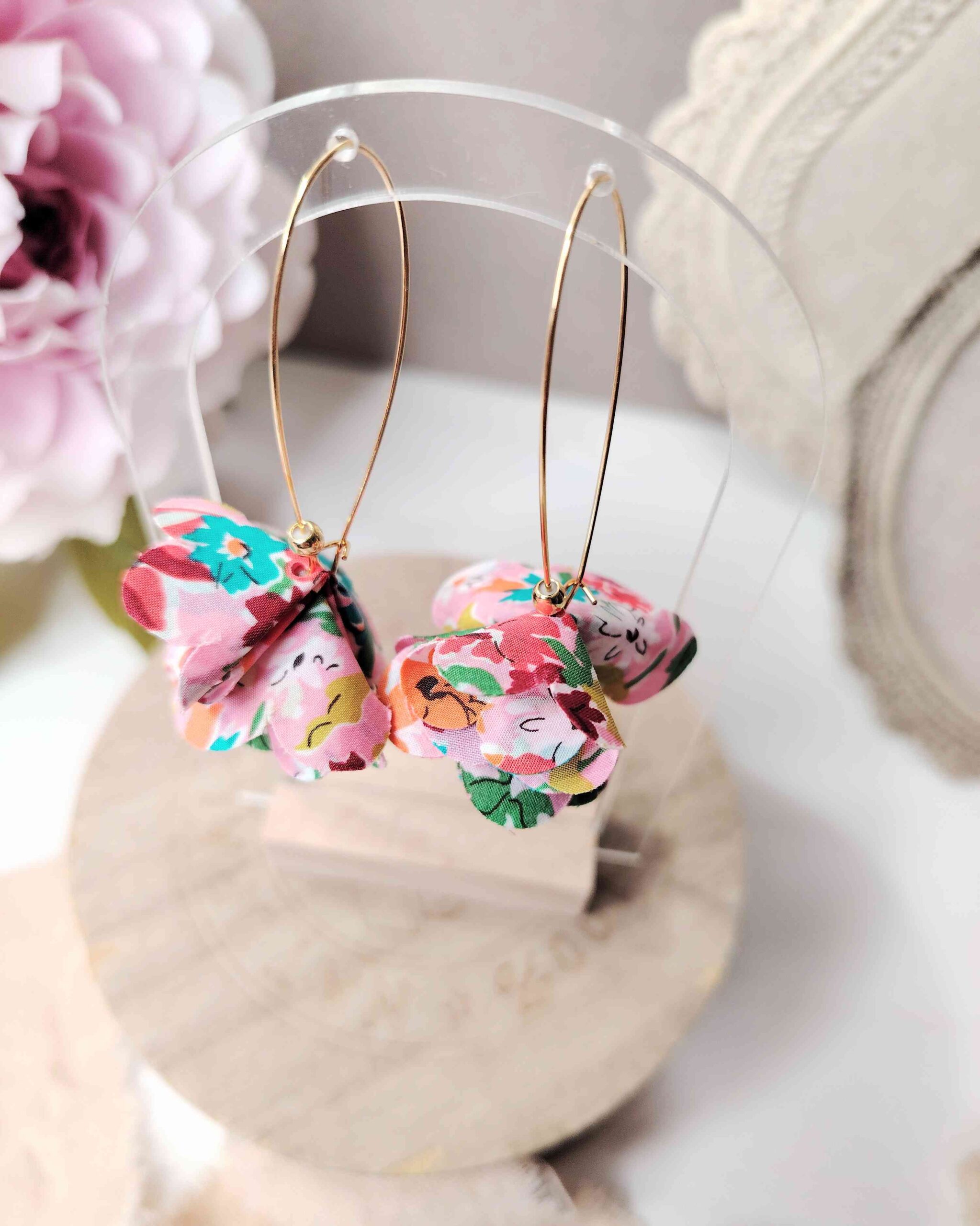 mademoiselle-pap-et-cie-mariage-accessoires-mariée-demoiselle-honneur-boucles-oreilles-petals-made-in-france-liberty-of-london-California-bloom-bougainvillier (6)