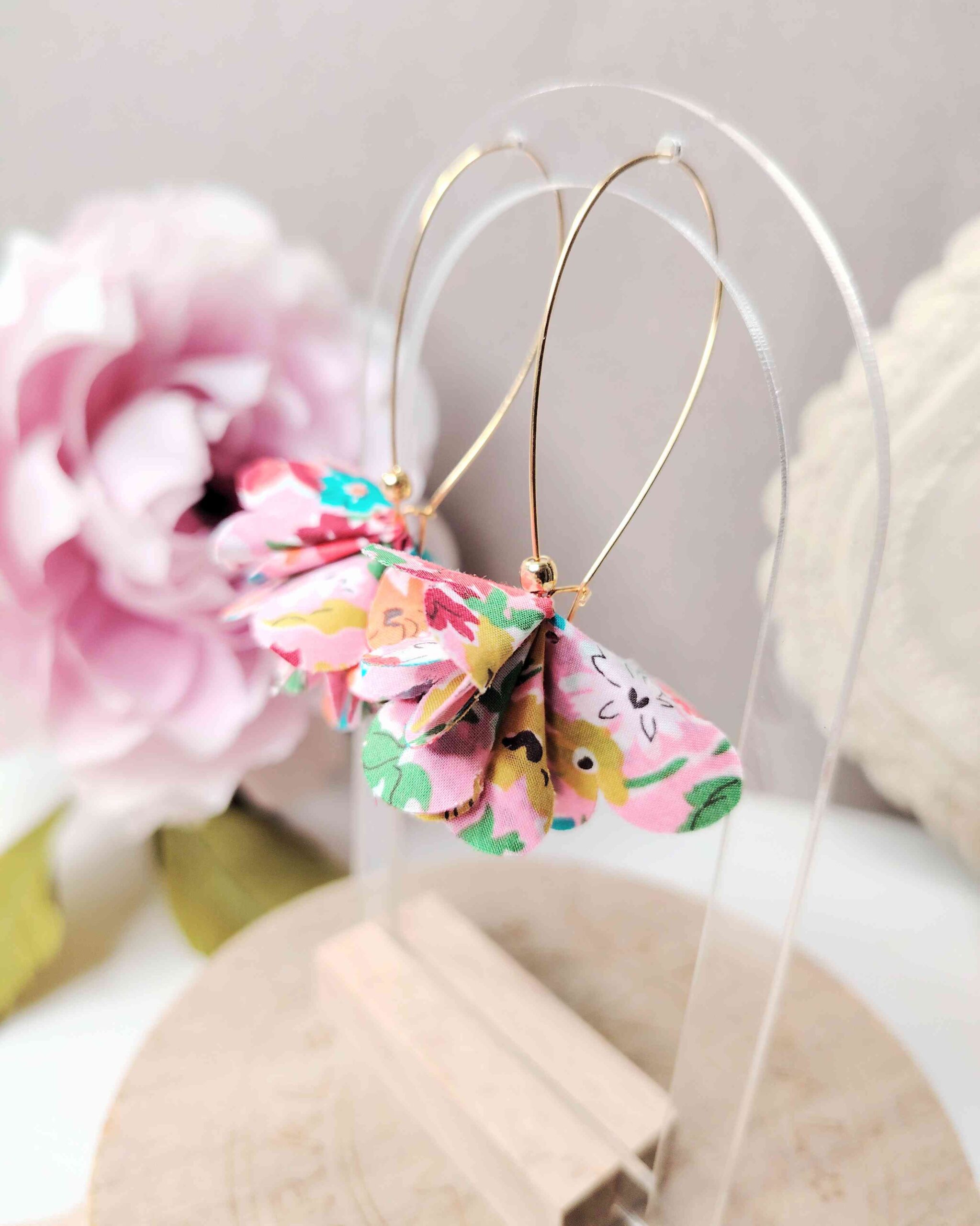 mademoiselle-pap-et-cie-mariage-accessoires-mariée-demoiselle-honneur-boucles-oreilles-petals-made-in-france-liberty-of-london-California-bloom-bougainvillier (7)