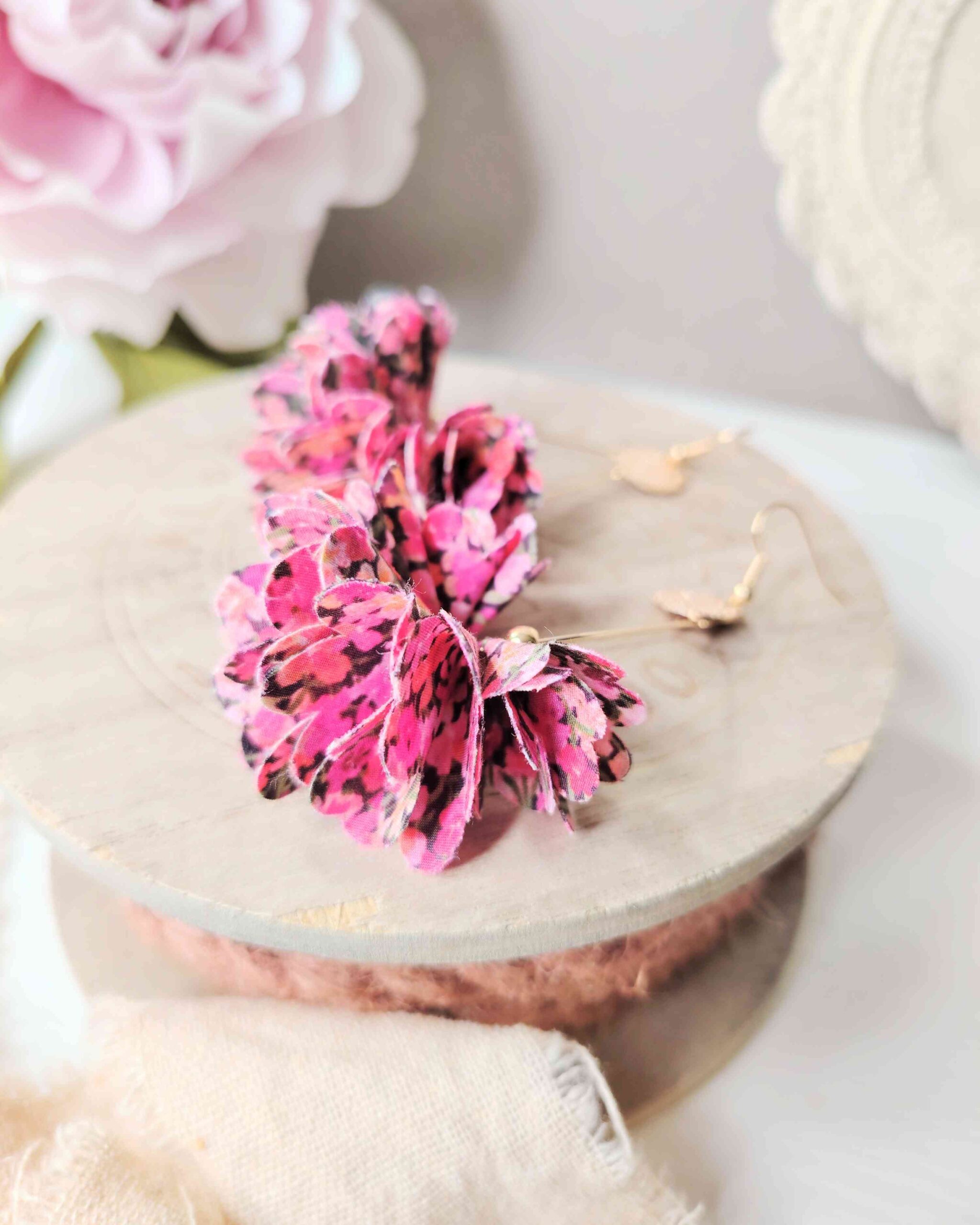 mademoiselle-pap-et-cie-mariage-accessoires-mariée-demoiselle-honneur-boucles-oreilles-petals-made-in-france-liberty-of-london-arrietty-violet (1)