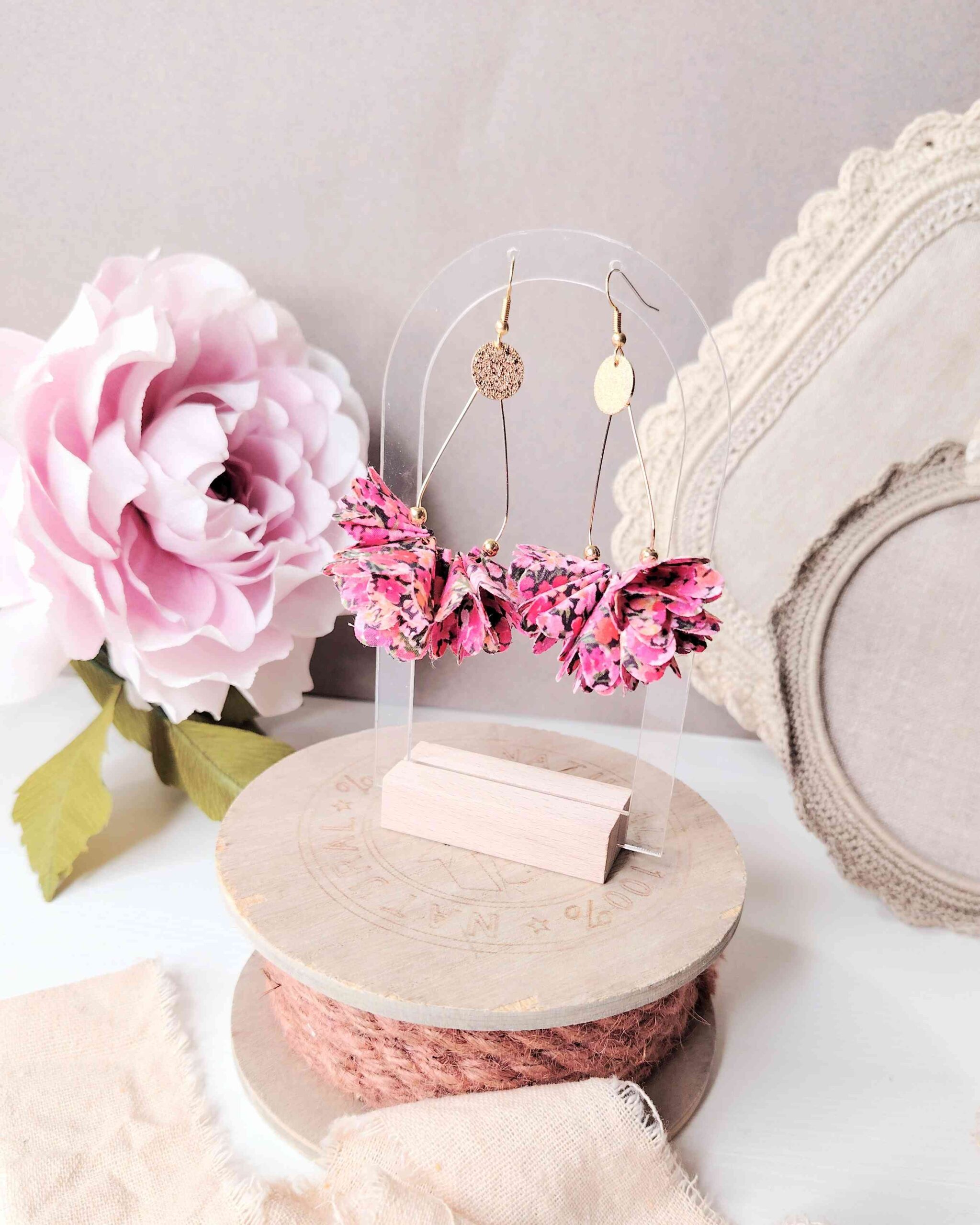 mademoiselle-pap-et-cie-mariage-accessoires-mariée-demoiselle-honneur-boucles-oreilles-petals-made-in-france-liberty-of-london-arrietty-violet (2)