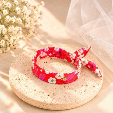 Mademoisellle Pap' et Cie Mariage, bijoux, bracelet femme, mariée, demoiselles d'honneur, invités, bracelet jonc fin en Liberty of London mitsi hibiscus