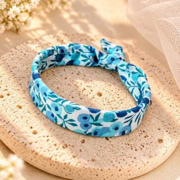 Mademoisellle Pap' et Cie Mariage, bijoux, bracelet femme, mariée, demoiselles d'honneur, invités, bracelet jonc fin en Liberty of London wiltshire crystal blue, bleu tuquoise