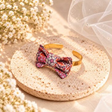 Mademoisellle Pap' et Cie Mariage, bijoux, bracelet femme, mariée, demoiselles d'honneur, invités, bracelet noeud papillon sur jonc 24 carats en Liberty of London aubrey forest grenat, rouge vintage