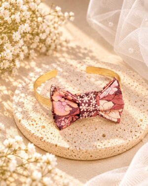 Mademoisellle Pap' et Cie Mariage, bijoux, bracelet femme, mariée, demoiselles d'honneur, invités, bracelet noeud papillon sur jonc 24 carats en Liberty of London ciara fauve, brun