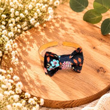 Mademoisellle Pap' et Cie Mariage, bijoux, bracelet femme, mariée, demoiselles d'honneur, invités, bracelet noeud papillon sur jonc 24 carats en Liberty of London edenham black, noir et rose