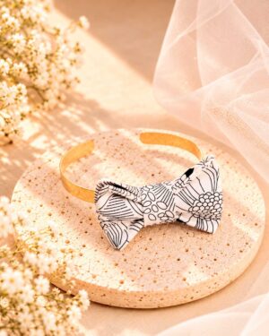 Mademoisellle Pap' et Cie Mariage, bijoux, bracelet femme, mariée, demoiselles d'honneur, invités, bracelet noeud papillon sur jonc 24 carats en Liberty of London english bloom, noir et blanc