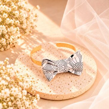 Mademoisellle Pap' et Cie Mariage, bijoux, bracelet femme, mariée, demoiselles d'honneur, invités, bracelet noeud papillon sur jonc 24 carats en Liberty of London english bloom, noir et blanc