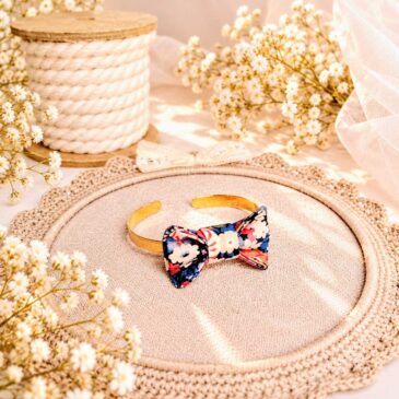 Mademoisellle Pap' et Cie Mariage, bijoux, bracelet femme, mariée, demoiselles d'honneur, invités, bracelet noeud papillon sur jonc 24 carats en Liberty of London thorpe rouille, brun terracotta, bleu marine