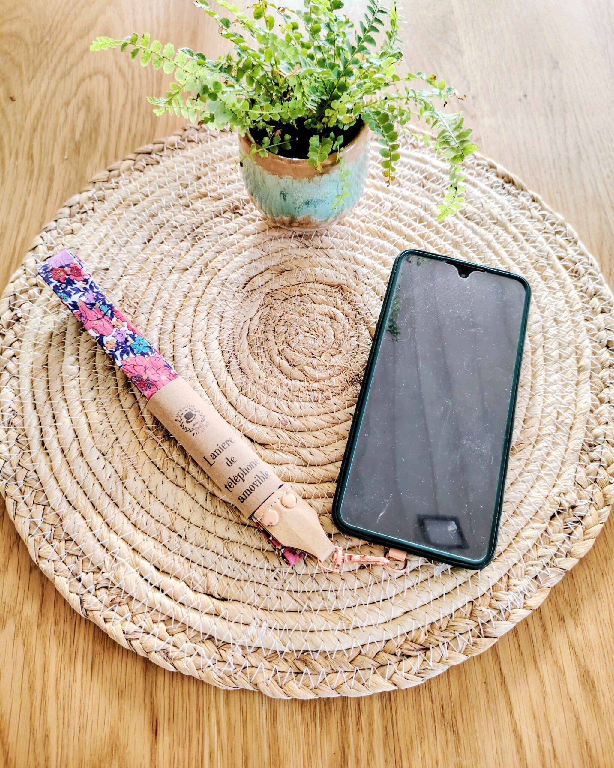 Mademoiselle-pap-et-cie-mariage-lanière-de-telephone-accessoire-smartphone-liberty-of-london-meadow-song-dusk (10)