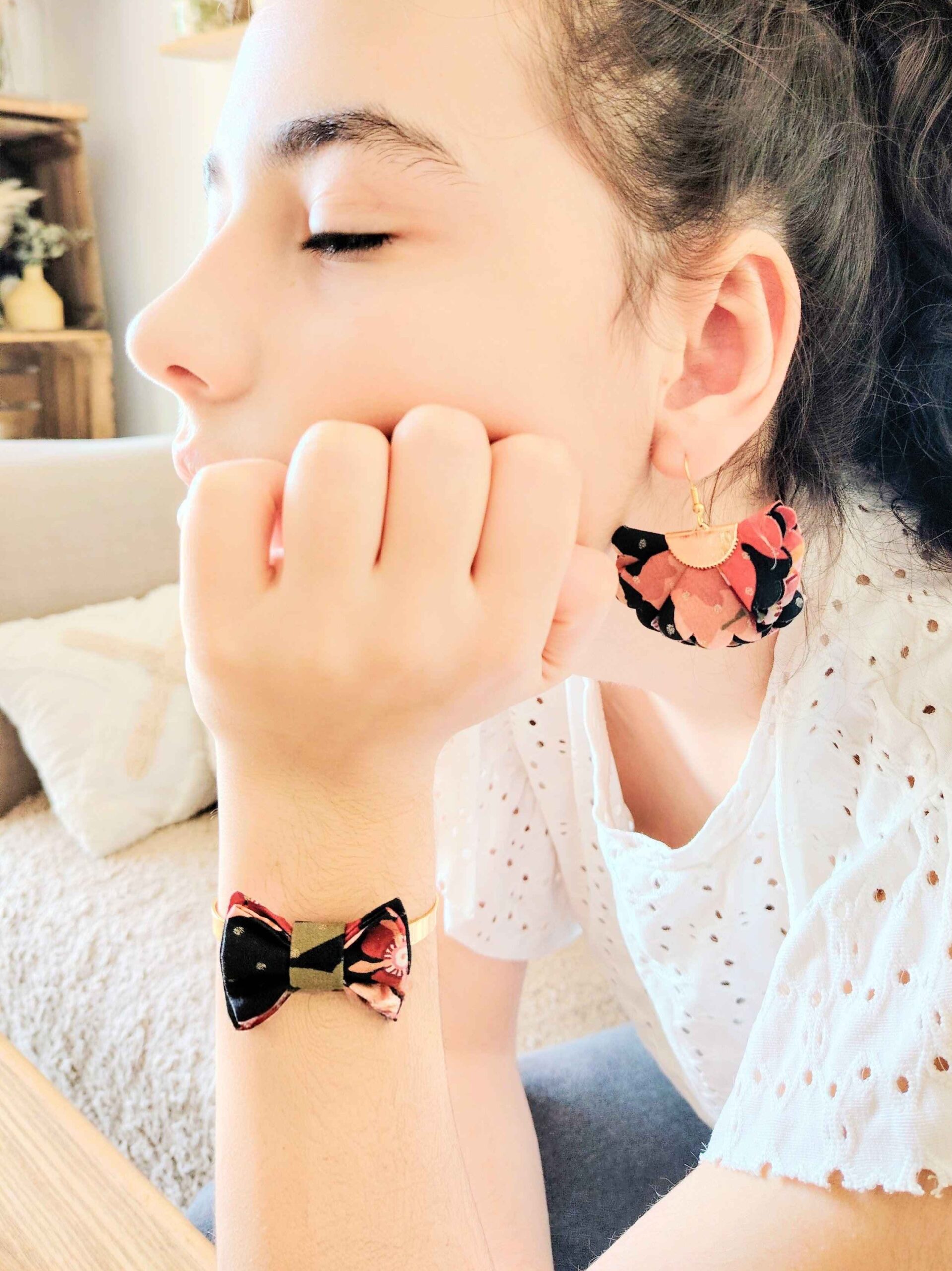 mademoiselle-pap-et-cie-bijoux-bracelet-mariage-la-mariee-demoiselle-honneur-boucles-oreilles-liberty-of-london-pavillon-spot-cedre (5)