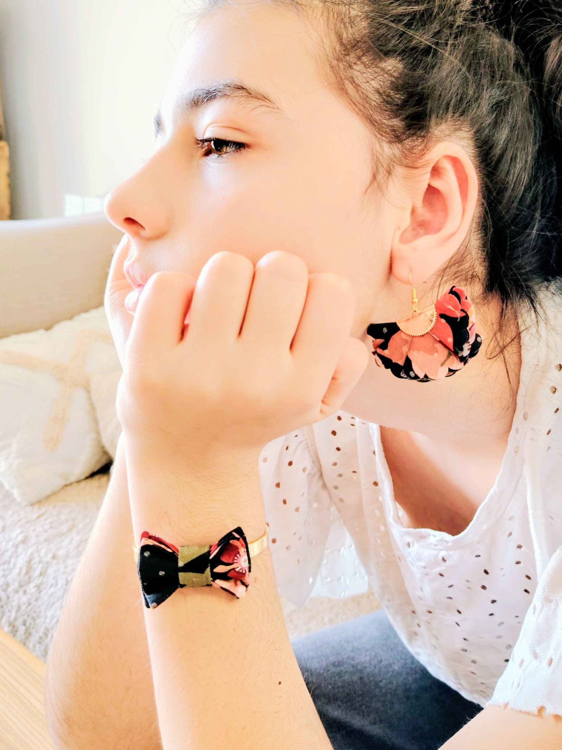 mademoiselle-pap-et-cie-bijoux-bracelet-mariage-la-mariee-demoiselle-honneur-boucles-oreilles-liberty-of-london-pavillon-spot-cedre (6)
