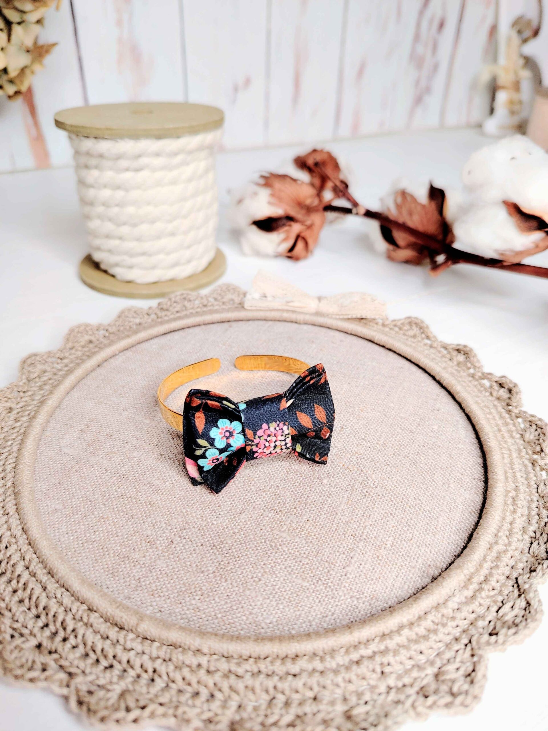 mademoiselle-pap-et-cie-bijoux-mariage-la-mariee-demoiselle-honneur-bijoux-bracelets-noeud-papillon-liberty-of-london-edenham-black (51)