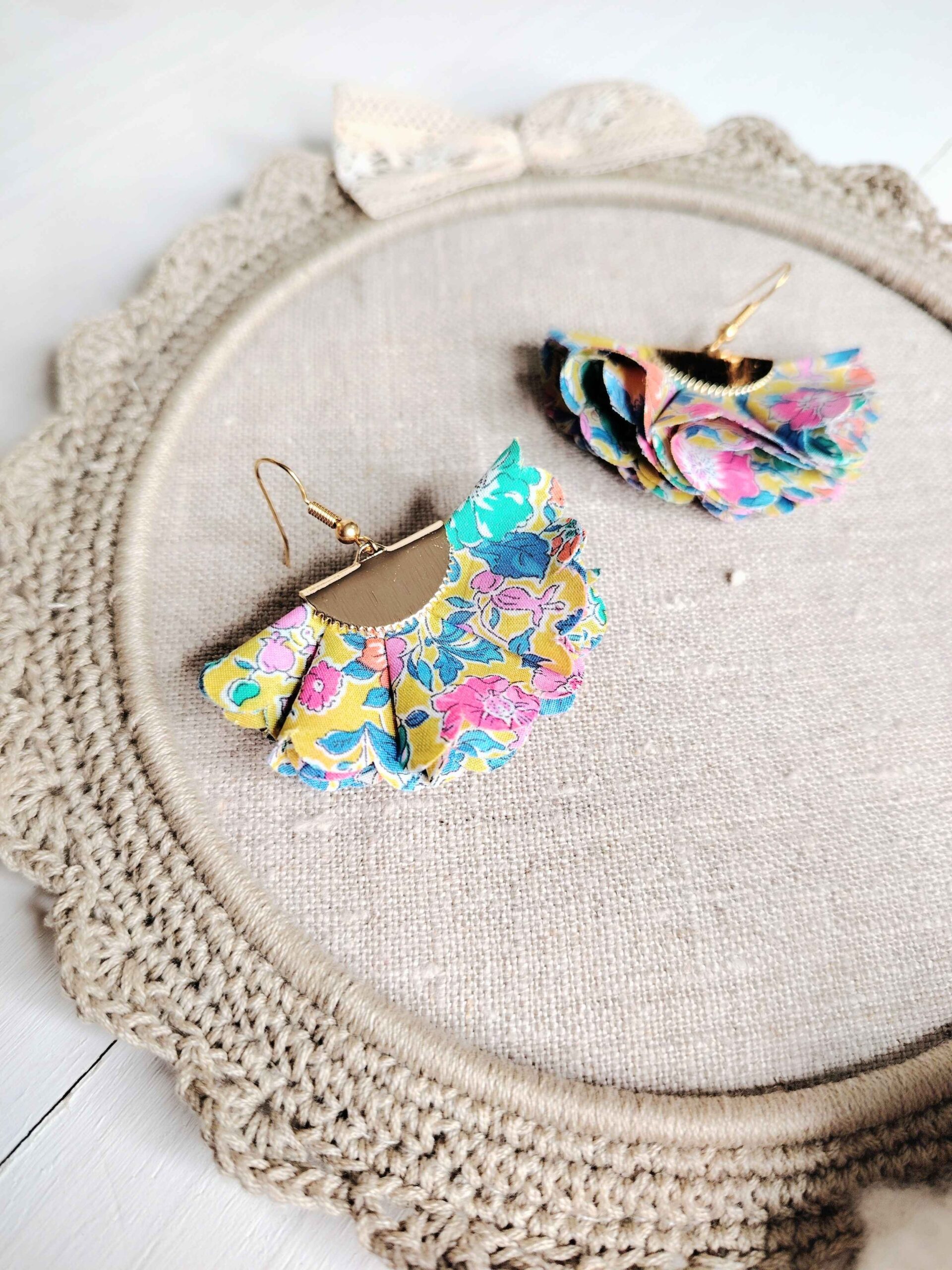 mademoiselle-pap-et-cie-bijoux-mariage-la-mariee-demoiselle-honneur-boucles-oreilles-liberty-of-london-clare-rich-moutarde (30)