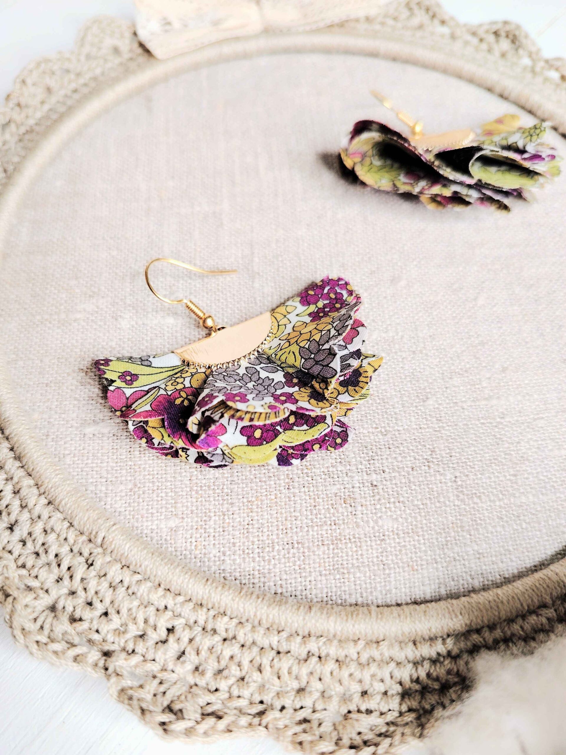 mademoiselle-pap-et-cie-bijoux-mariage-la-mariee-demoiselle-honneur-boucles-oreilles-liberty-of-london-margaret-annie-purple (40)