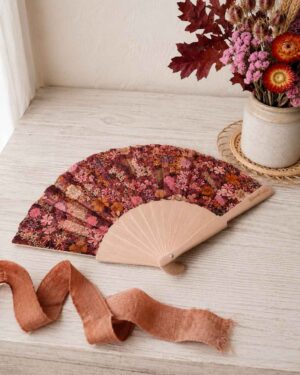 Éventail bois en Liberty ciara fauve, terracotta, orangé, rose bohème pour mariage, la mariée, demoiselle d'honneurs, invités