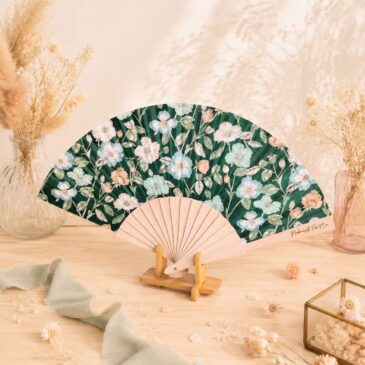 Éventail bois en Liberty wild petal vert émeraude pour mariage, la mariée, demoiselle d'honneurs, invités